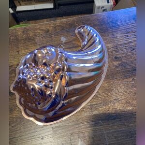 Vintage copper tone cornucopia jello mold